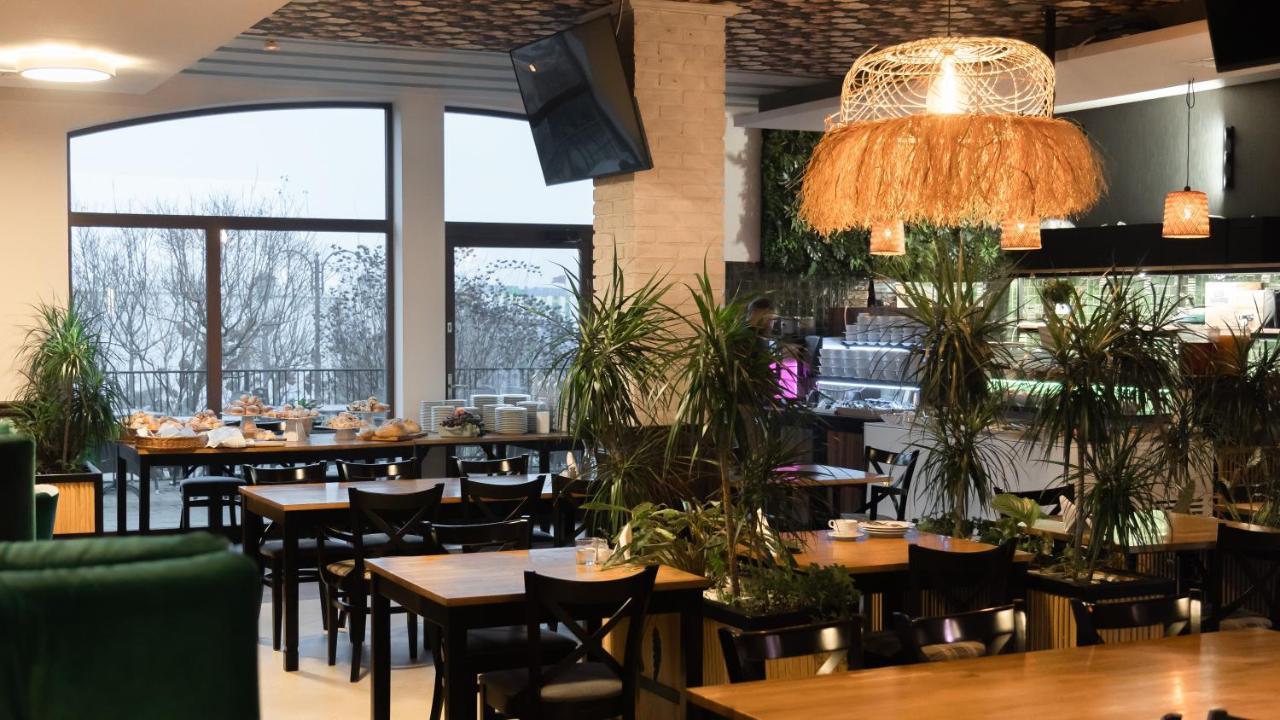 Dworek Jablonna Jablonna Majatek Exterior foto