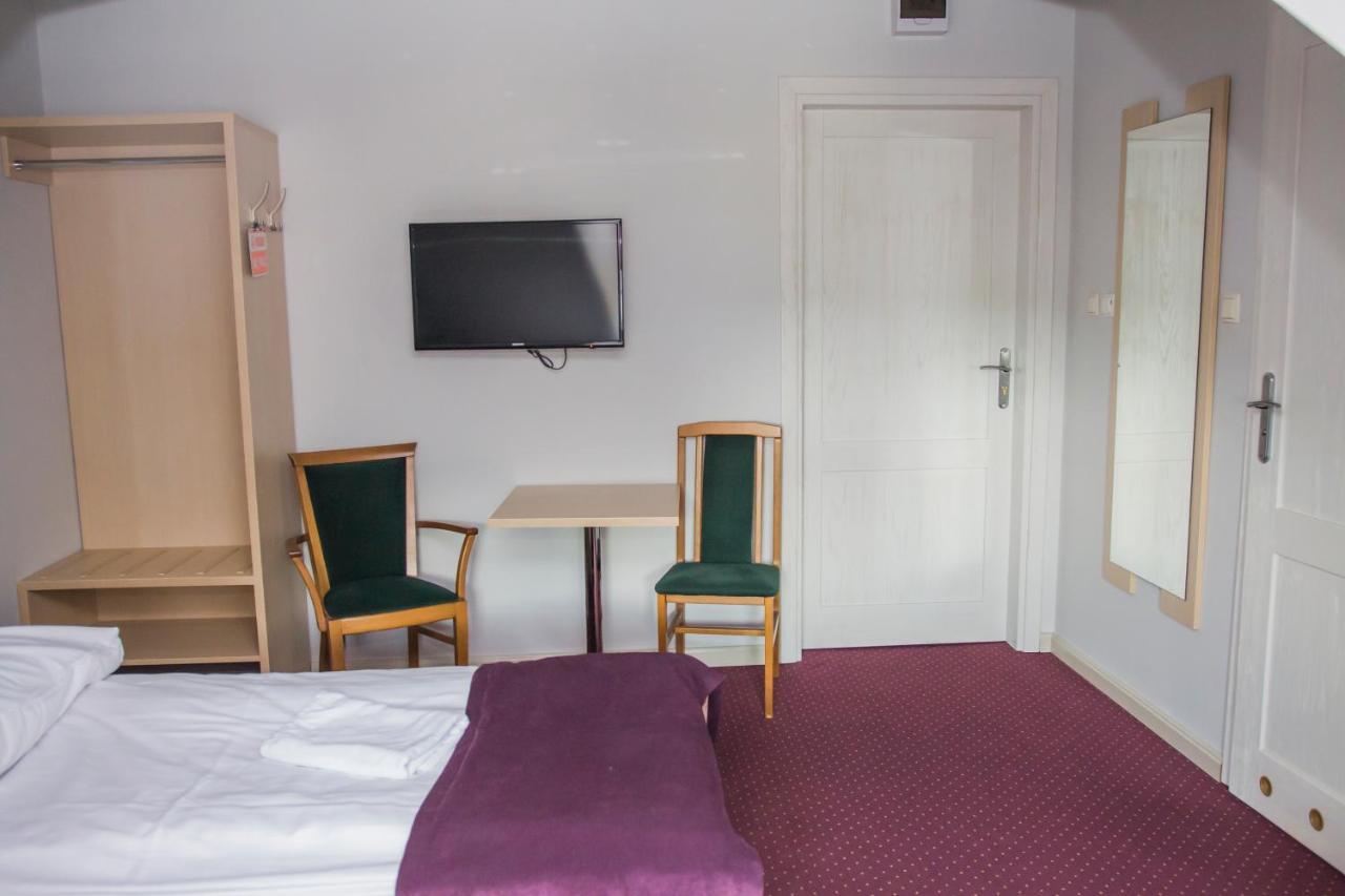 Dworek Jablonna Jablonna Majatek Exterior foto